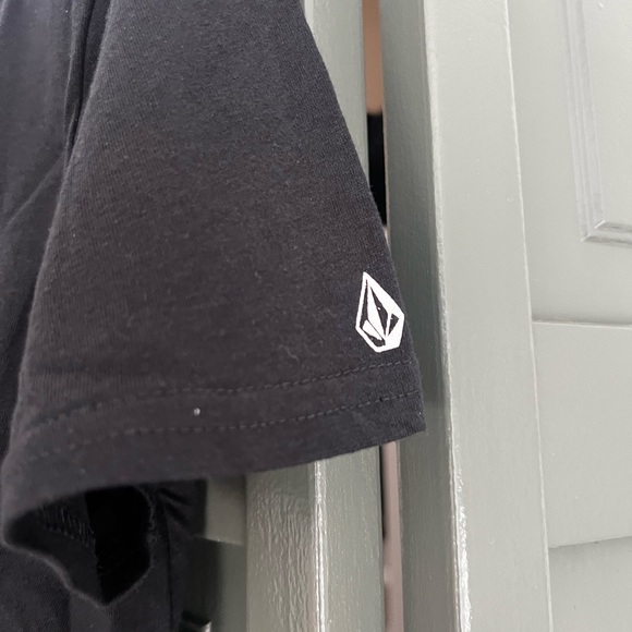 Volcom black Tee - Picture 2 of 3